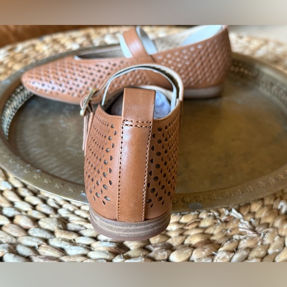 Clarks Fawna Jane Tan Leather Flats (NWT!) - Picture 5 of 9